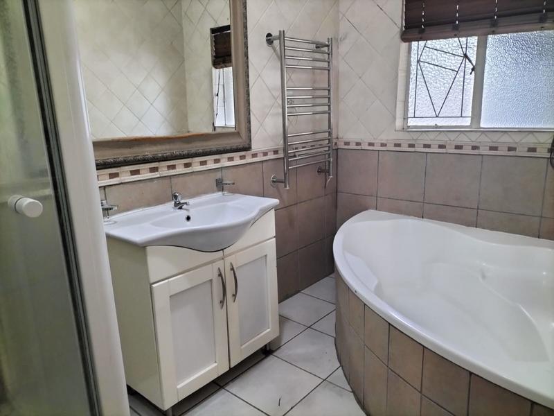6 Bedroom Property for Sale in Park West Free State